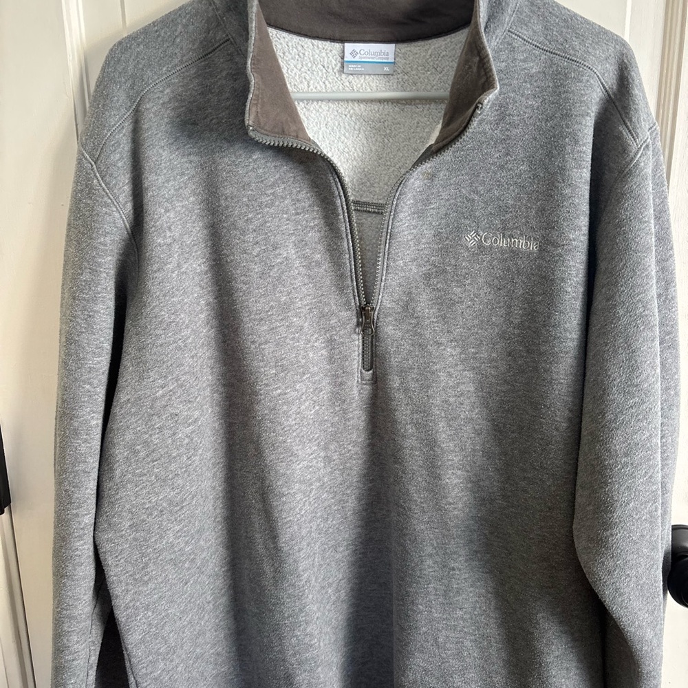 Columbia Zip-Up - Picture 2 of 4
